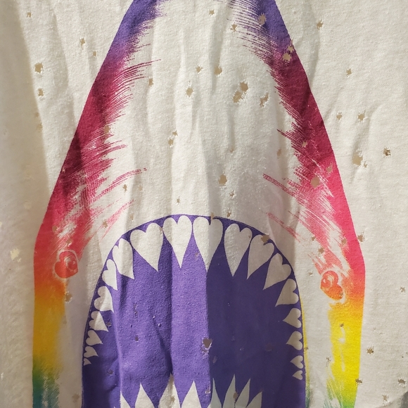 Lauren Moshi Distressed Wolf Rainbow tee - Picture 4 of 8
